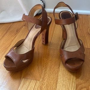 Frye Samantha Seam Peep Toe High Heel Platform Sandals size 8.5.